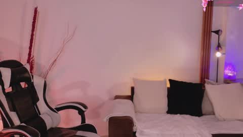 ANABEL WOLF  online show from April 29, 2:54 pm
