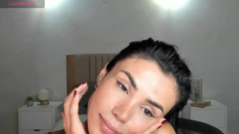 Snapshot of anahenao chatting on July 10, 10:34 pm Ana Henao or Annie... Follow me ahenaocb Insta X online show from July 10, 10:34 pm