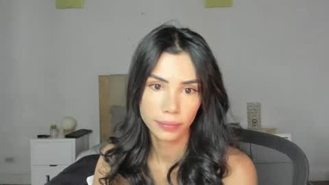 Snapshot of anahenao chatting on July 26, 6:48 pm Ana Henao or Annie... Follow me ahenaocb Insta X online show from July 26, 6:48 pm