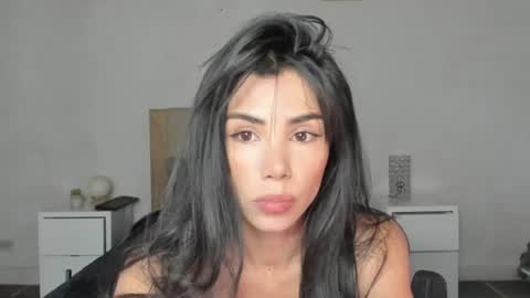 Snapshot of anahenao chatting on July 27, 8:16 pm Ana Henao or Annie... Follow me ahenaocb Insta X online show from July 27, 8:16 pm