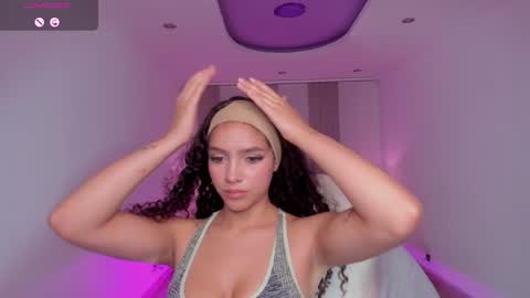 Snapshot of anahi_curlie1 chatting on February 4, 6:46 am Anahi Curlie online show from February 4, 6:46 am