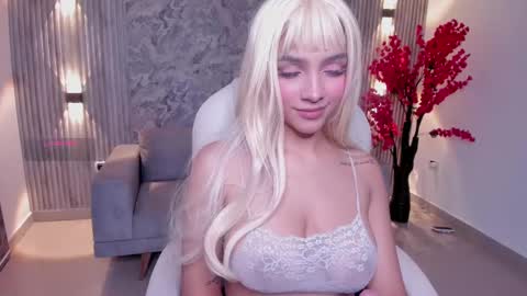 Snapshot of anahi_curlie1 chatting on February 13, 3:29 am Anahi Curlie online show from February 13, 3:29 am