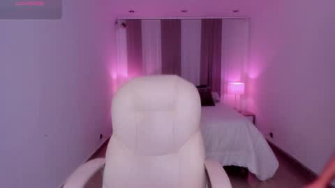 Snapshot of anahi_curlie1 chatting on February 19, 2:55 am Anahi Curlie online show from February 19, 2:55 am