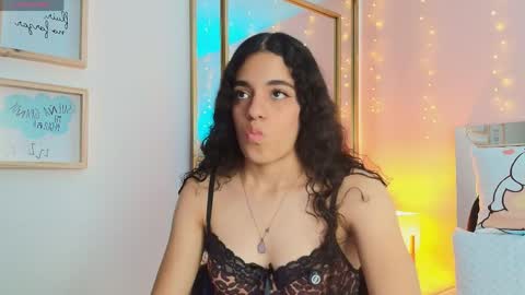 Snapshot of anahi_maite chatting on May 6, 7:19 pm Anahi online show from May 6, 7:19 pm