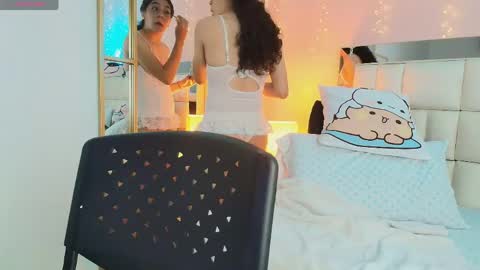 Snapshot of anahi_maite chatting on May 13, 7:22 pm Anahi online show from May 13, 7:22 pm