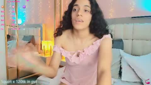 Snapshot of anahi_maite chatting on June 11, 7:34 pm Anahi online show from June 11, 7:34 pm