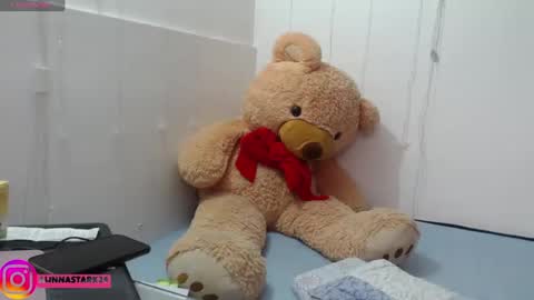 Anahi Browns online show from November 4, 7:02 pm