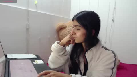 Anahi Browns online show from December 17, 8:04 pm