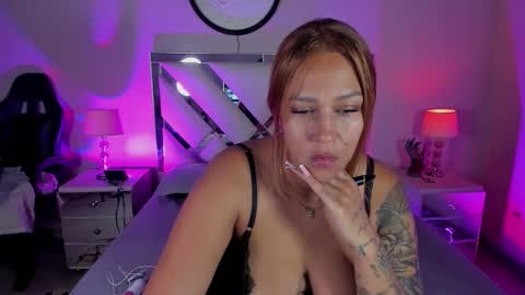 Anah Jones online show from December 1, 8:03 pm