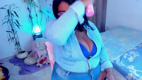 Snapshot of anai_valentinex chatting on March 22, 7:28 pm anai_valentinex online show from March 22, 7:28 pm
