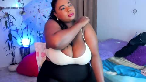 Snapshot of anai_valentinex chatting on April 19, 9:17 pm anai_valentinex online show from April 19, 9:17 pm