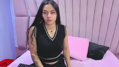 AbbyAndAntonela online show from December 4, 11:08 am