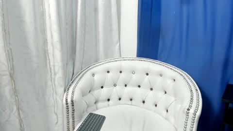 Snapshot of analia18_ chatting on January 6, 6:31 pm analia18 online show from January 6, 6:31 pm