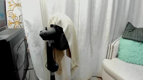 Snapshot of analia18_ chatting on January 14, 6:07 pm analia18 online show from January 14, 6:07 pm