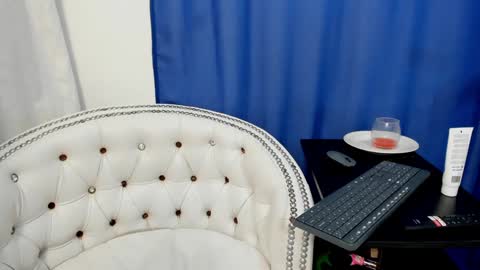 Snapshot of analia18_ chatting on January 15, 3:18 pm analia18 online show from January 15, 3:18 pm