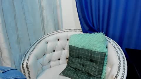 Snapshot of analia18_ chatting on January 21, 11:46 am analia18 online show from January 21, 11:46 am