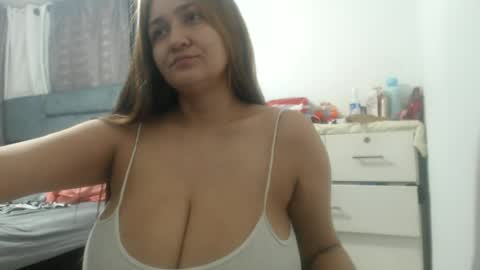 Snapshot of analy_hot chatting on June 12, 2:54 am analy_hot online show from June 12, 2:54 am