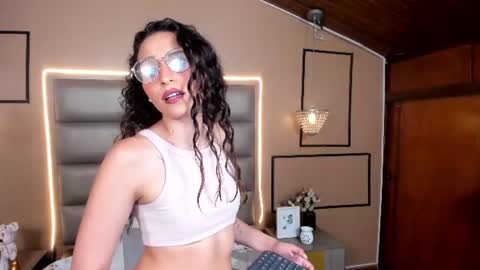Snapshot of anamariam1 chatting on July 14, 2:05 am Ana Maria online show from July 14, 2:05 am