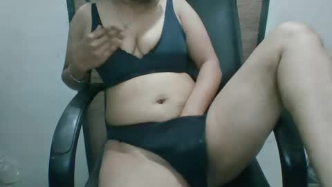 Snapshot of anamikaa_love chatting on April 9, 5:07 pm Anamika online show from April 9, 5:07 pm