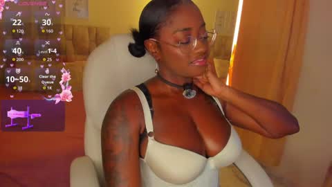Snapshot of ananya_kay01 chatting on May 22, 1:24 am A N A my connection hours are from 600 pm to 12 pm Colombian time online show from May 22, 1:24 am