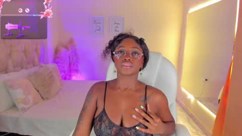Snapshot of ananya_kay01 chatting on May 27, 5:04 am A N A my connection hours are from 600 pm to 12 pm Colombian time online show from May 27, 5:04 am