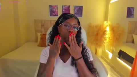 Snapshot of ananya_kay01 chatting on July 16, 2:17 am A N A my connection hours are from 600 pm to 12 pm Colombian time online show from July 16, 2:17 am