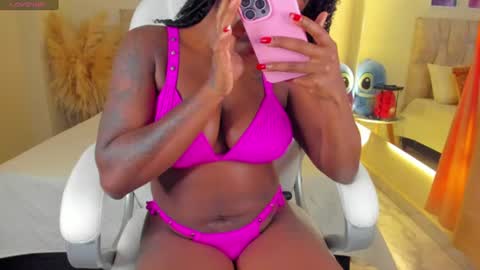 Snapshot of ananya_kay01 chatting on July 19, 1:26 pm A N A my connection hours are from 600 pm to 12 pm Colombian time online show from July 19, 1:26 pm