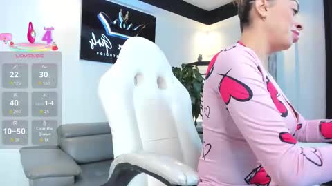 Snapshot of anaruiz1_ chatting on November 3, 1:23 pm ana online show from November 3, 1:23 pm