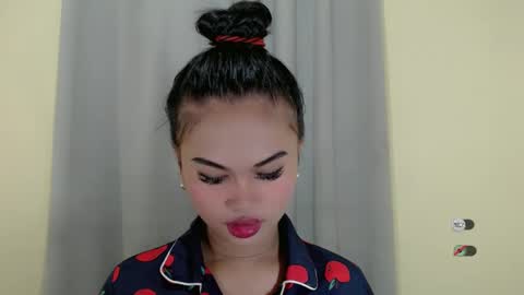 Snapshot of anaruru_ chatting on February 9, 2:18 pm ANA online show from February 9, 2:18 pm