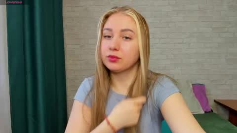 Snapshot of anastasia_gold1 chatting on May 18, 4:07 am anna online show from May 18, 4:07 am