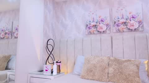 Snapshot of anastasia_steelegb chatting on May 6, 11:37 am Mia online show from May 6, 11:37 am