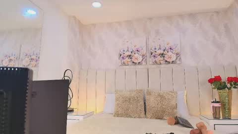 Snapshot of anastasia_steelegb chatting on May 14, 12:01 pm Mia online show from May 14, 12:01 pm