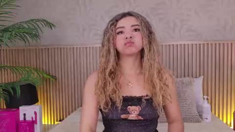 Snapshot of anastasia_steelegb chatting on July 9, 12:20 pm Mia online show from July 9, 12:20 pm