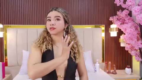 Snapshot of anastasia_steelegb chatting on July 21, 12:29 pm Mia online show from July 21, 12:29 pm