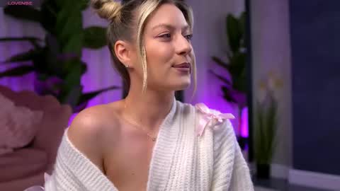 AnastasiaMills online show from November 15, 8:49 pm