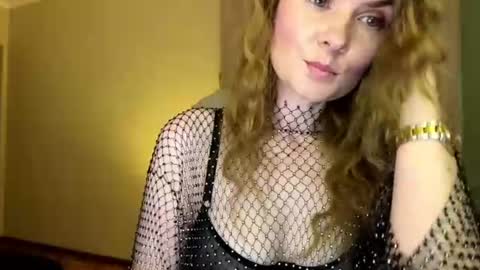 Snapshot of anavelle chatting on June 20, 10:45 pm Ana online show from June 20, 10:45 pm