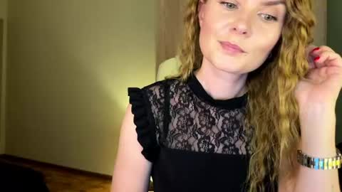 Snapshot of anavelle chatting on July 4, 11:33 pm Ana online show from July 4, 11:33 pm