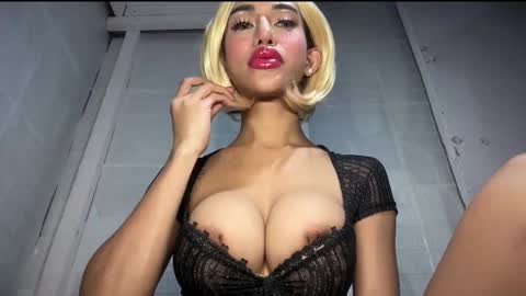 Snapshot of anawalters chatting on December 16, 10:37 pm anawalters online show from December 16, 10:37 pm