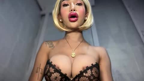 Snapshot of anawalters chatting on December 18, 4:07 am anawalters online show from December 18, 4:07 am