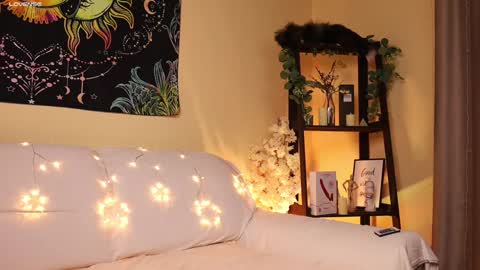   online show from December 19, 11:50 am