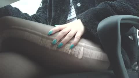 Snapshot of anddrea_ chatting on May 27, 11:40 am online show from May 27, 11:40 am