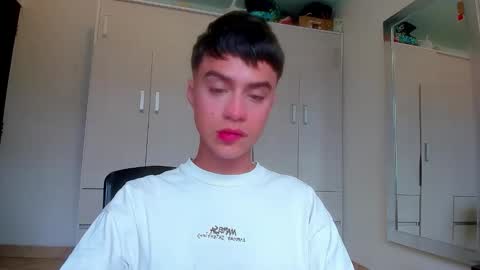 Snapshot of anddy_grey1 chatting on November 16, 9:09 pm Dani 3 online show from November 16, 9:09 pm