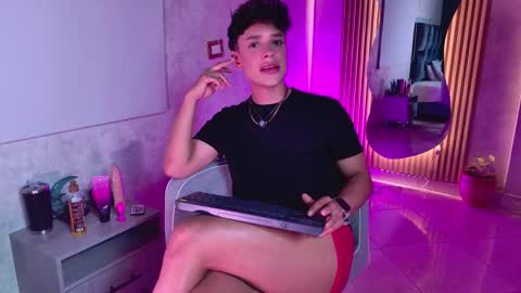 Snapshot of ander_ashford77 chatting on May 29, 12:25 pm Ander online show from May 29, 12:25 pm