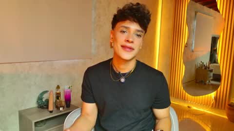 Snapshot of ander_ashford77 chatting on June 1, 12:18 pm Ander online show from June 1, 12:18 pm