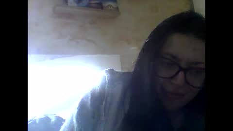 Snapshot of andjela9999 chatting on March 6, 7:21 pm andjela9999 online show from March 6, 7:21 pm