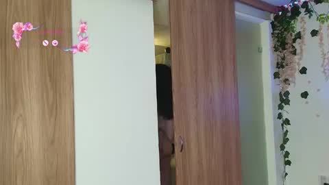 Snapshot of andra_rosse chatting on May 12, 9:23 pm Andra de la Rosse online show from May 12, 9:23 pm