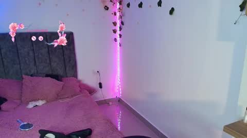Snapshot of andra_rosse chatting on May 31, 1:47 am Andra de la Rosse online show from May 31, 1:47 am