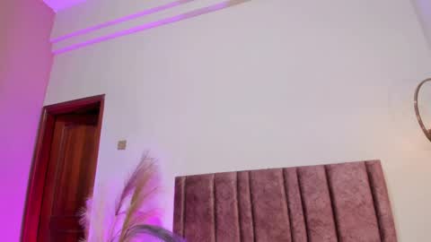 Snapshot of andracyruss chatting on June 5, 12:17 am Andra Cyrus online show from June 5, 12:17 am