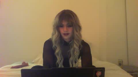 Snapshot of andralastt chatting on July 4, 4:40 am andralastt online show from July 4, 4:40 am