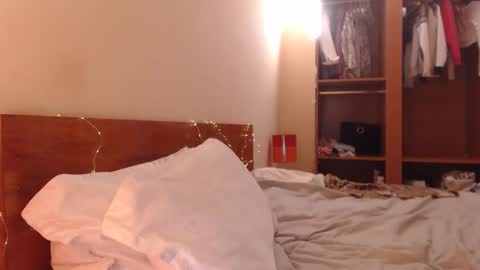 Snapshot of andrasweetie chatting on December 8, 4:57 am Andra online show from December 8, 4:57 am